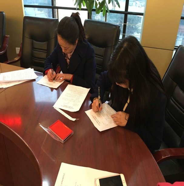 簽訂“師帶徒”協(xié)議 促使新員工成長