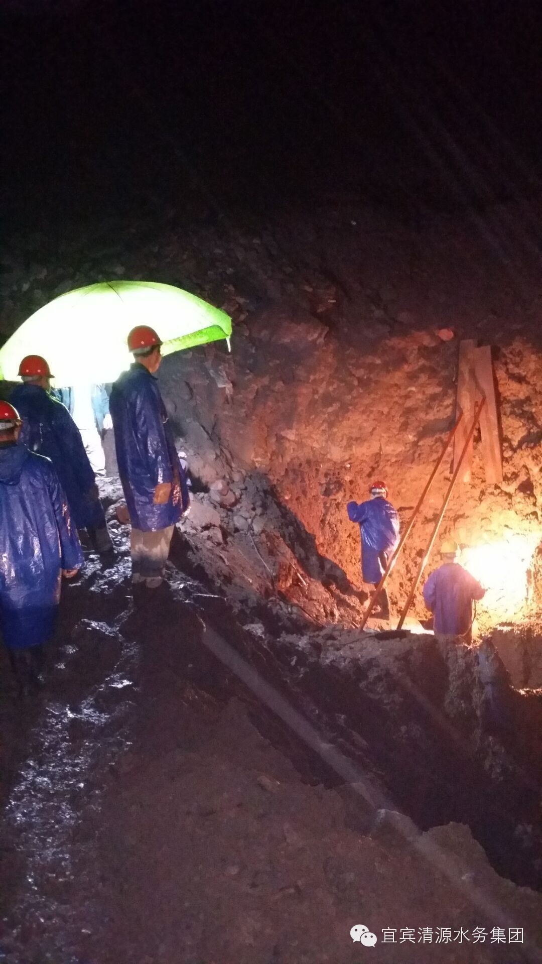 排除萬(wàn)難 全力搶險(xiǎn)