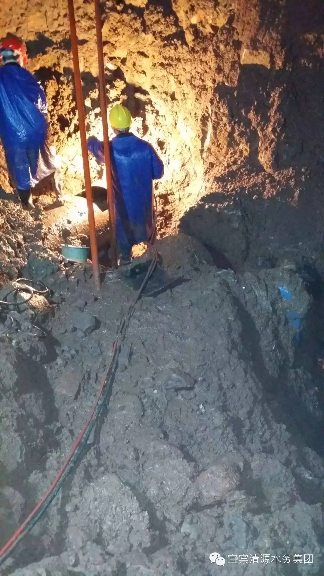 排除萬(wàn)難 全力搶險(xiǎn)