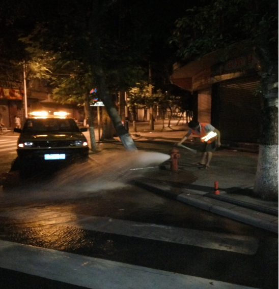 沖洗管網(wǎng) 保障水質(zhì)