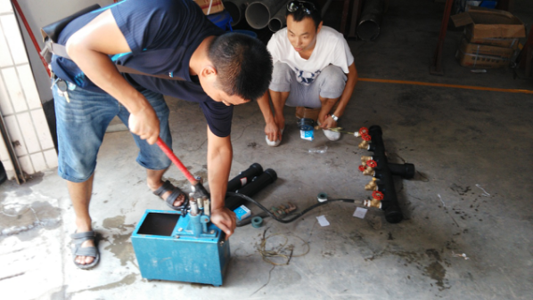 建恒公司對(duì)材料試壓，保證工程質(zhì)量