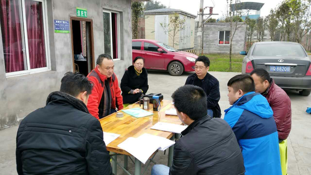 擼起袖子加油干  團結協(xié)作暖人心