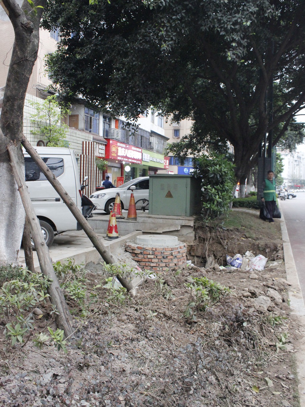 爭(zhēng)分奪秒齊奮戰(zhàn) 搶險(xiǎn)鐵軍逞英豪