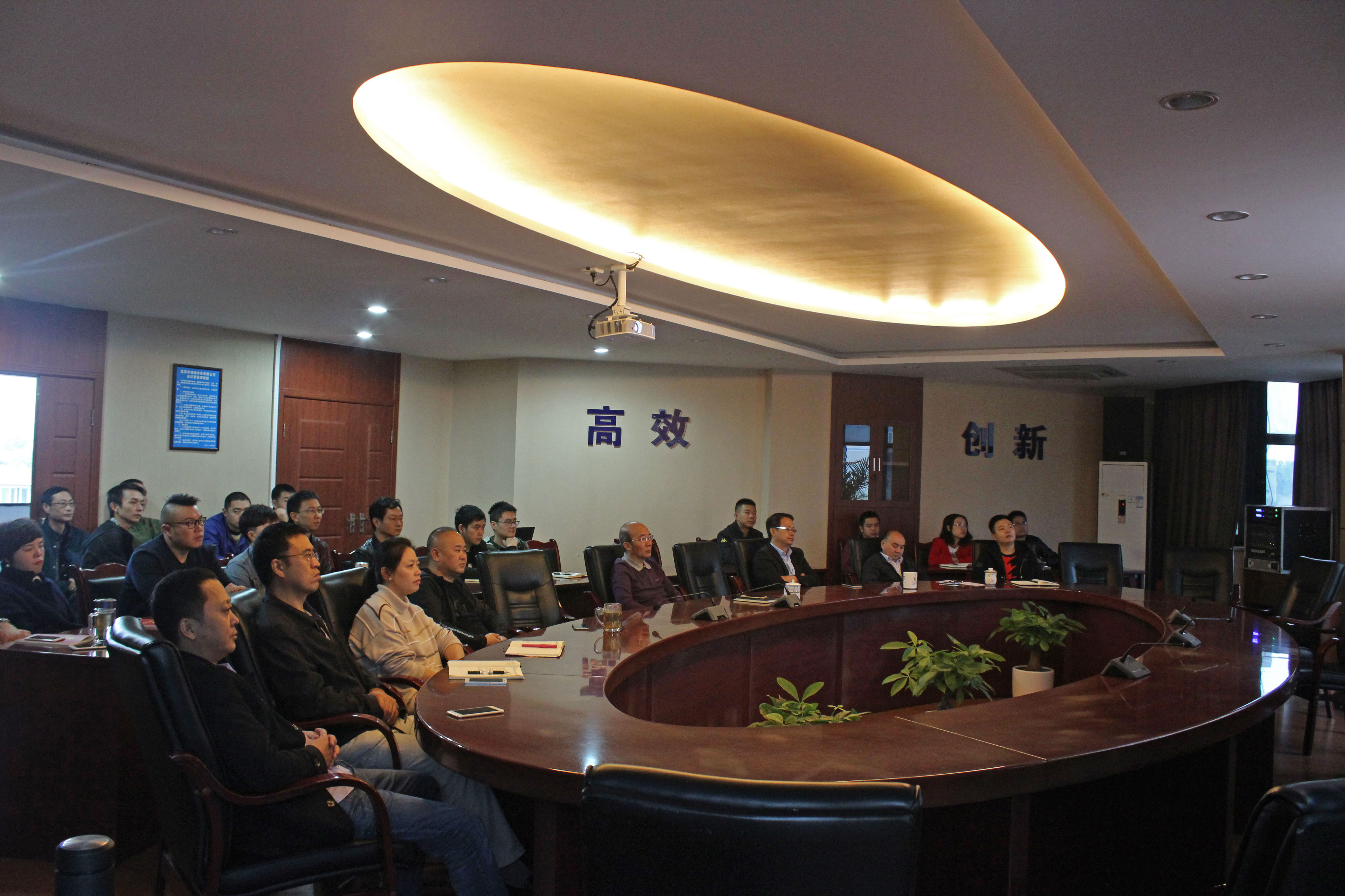 清源水務(wù)集團公司干部職工集中收看十九大開幕會盛況