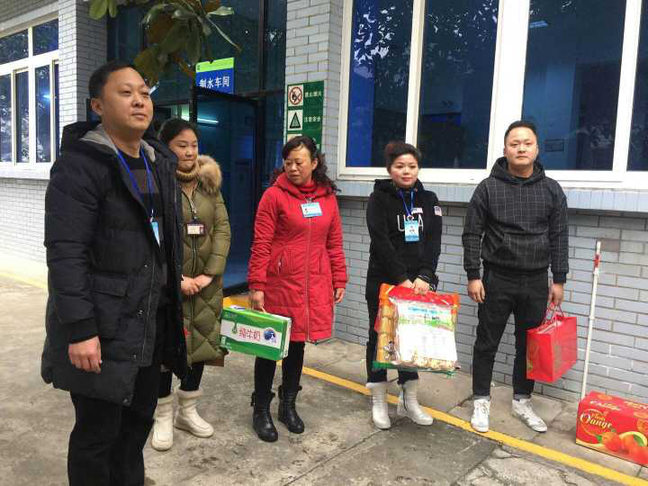 集團(tuán)公司領(lǐng)導(dǎo)大年三十到一水廠 慰問(wèn)一線職工