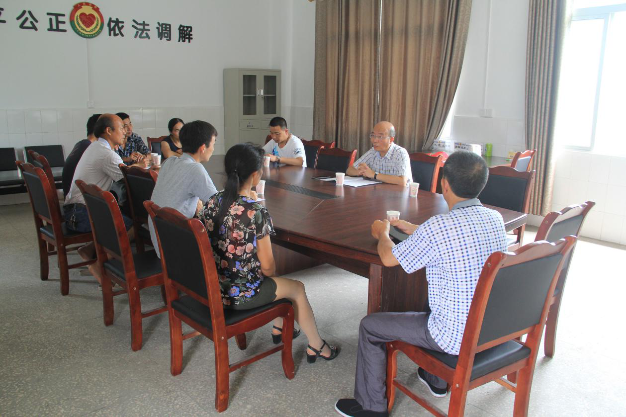 深入扶貧一線，推動“大學(xué)習(xí)、大討論、大調(diào)研”活動落地