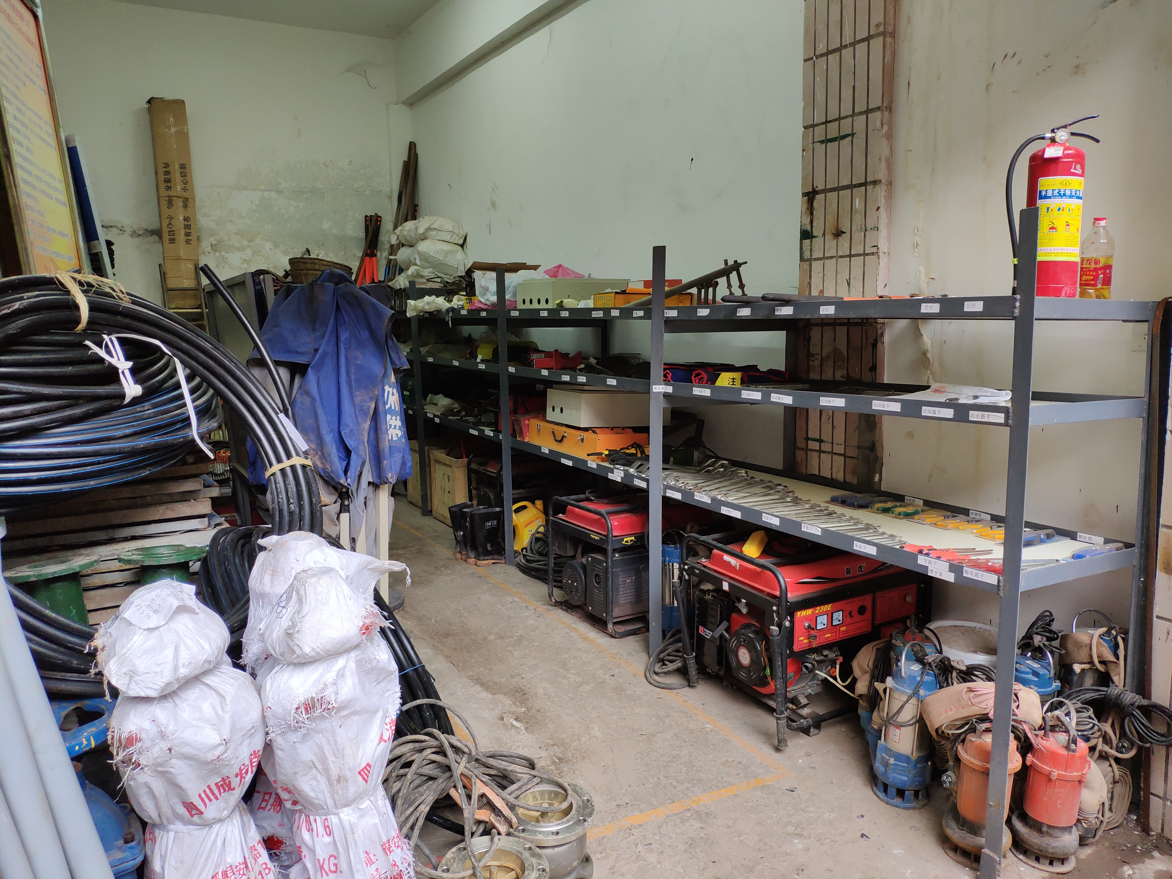 集團公司材料供應部對公司各廠、站倉庫進行調研