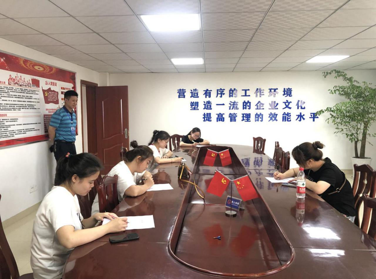 你我手牽手，爭做文明星