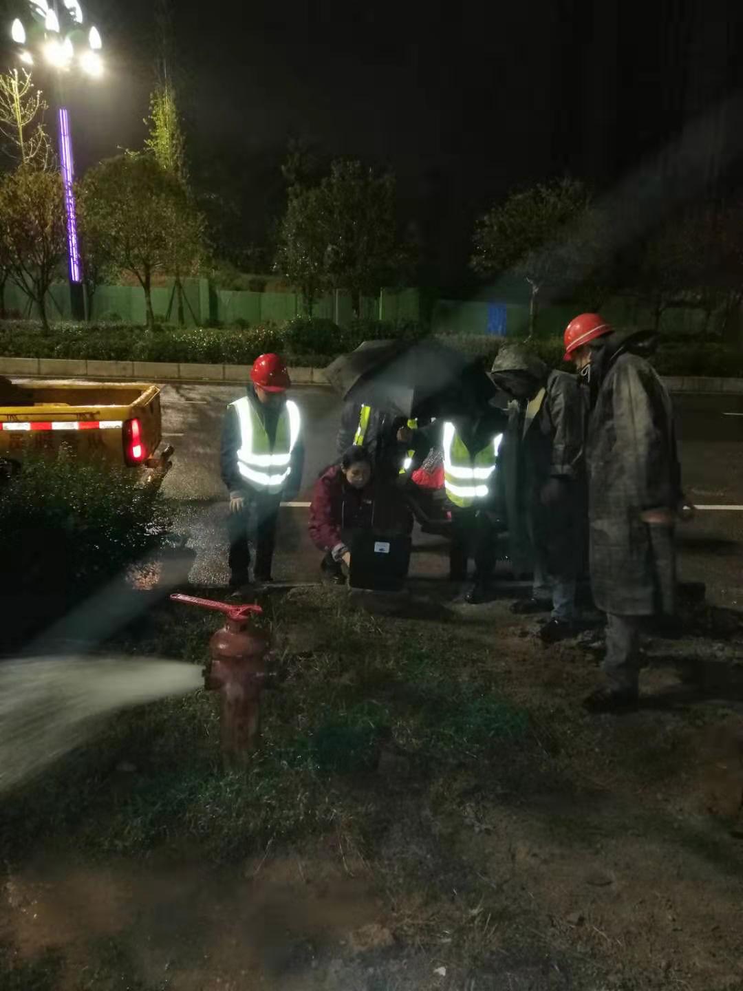 天泉供水公司開展管網(wǎng)沖洗 確保水質(zhì)安全