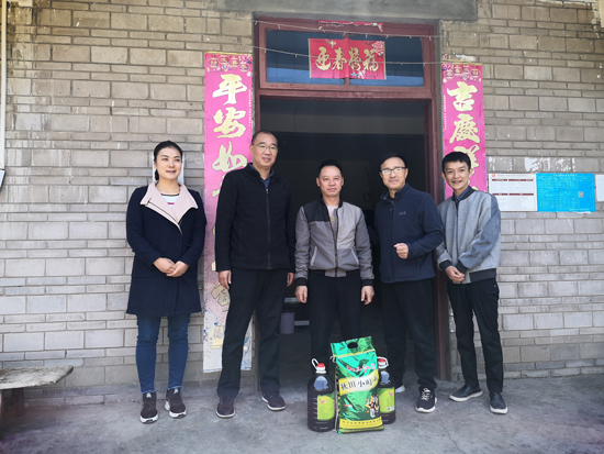 集團(tuán)公司黨委書記、董事長周燕賓一行調(diào)研脫貧攻堅(jiān)工作
