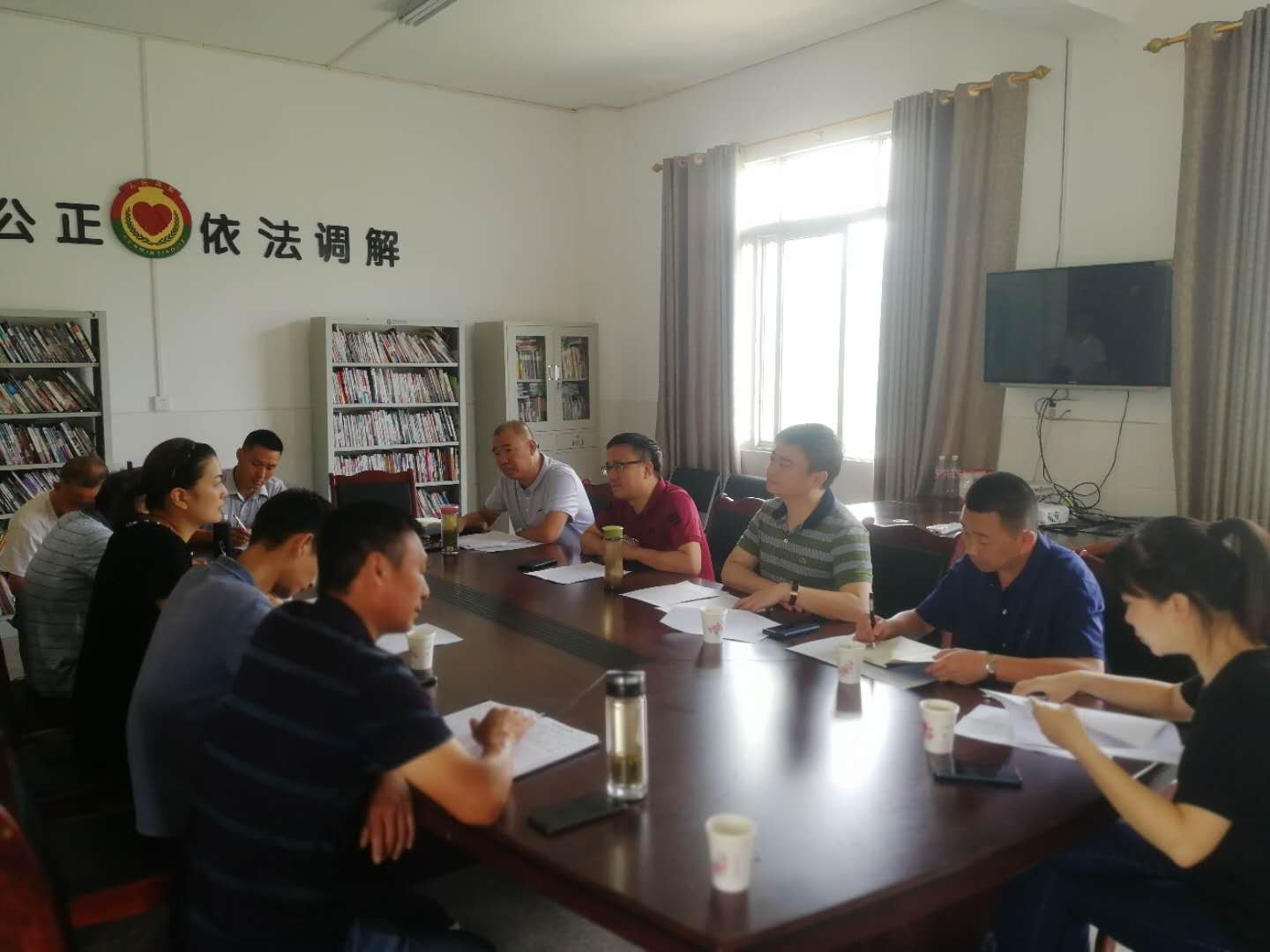 集團(tuán)公司黨委書記、董事長(zhǎng)周燕賓一行到栗子村開展脫貧幫