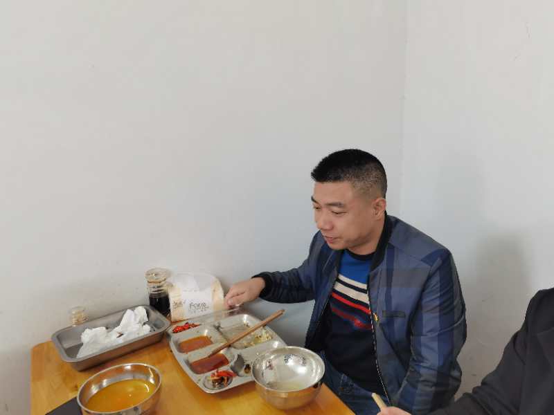 強監(jiān)督，重引導(dǎo)，杜絕“舌尖上的浪費”