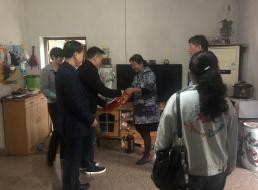 走訪慰問(wèn)困難戶，真情關(guān)愛(ài)暖人心