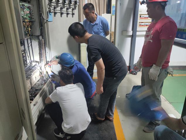 通宵奮戰(zhàn)，順利完成一水廠泵站電氣改造