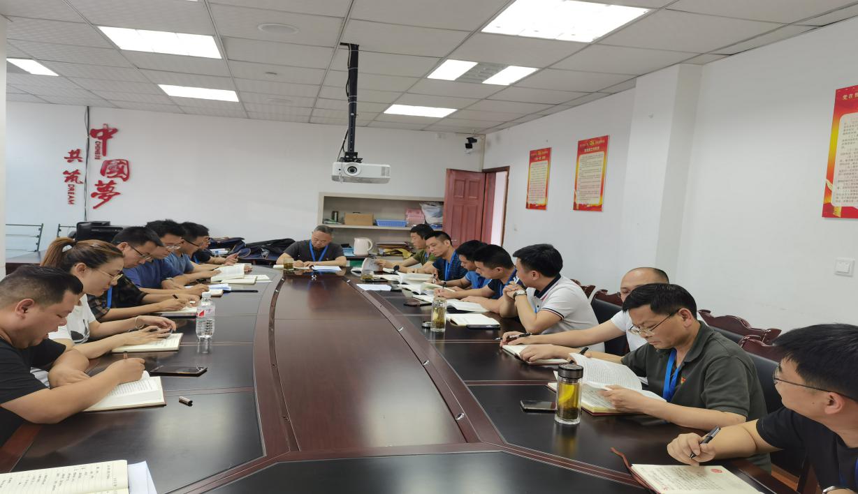 集團(tuán)公司黨委委員、副總經(jīng)理劉林為二支部上專(zhuān)題黨課