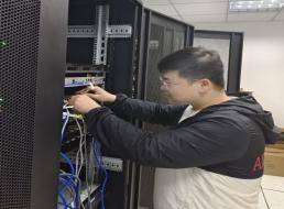 《榜樣在身邊》系列報道——王海宇、徐蕾：青春奮斗正當時